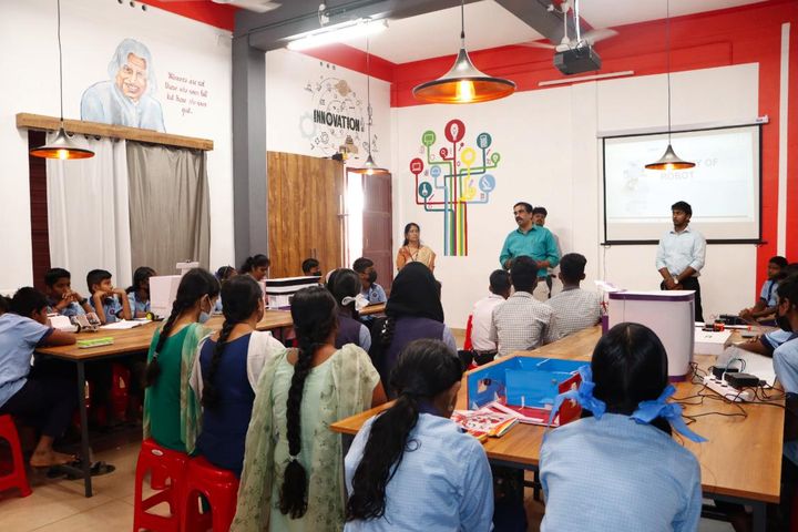 Teachers leading a robotics lab session with IRI